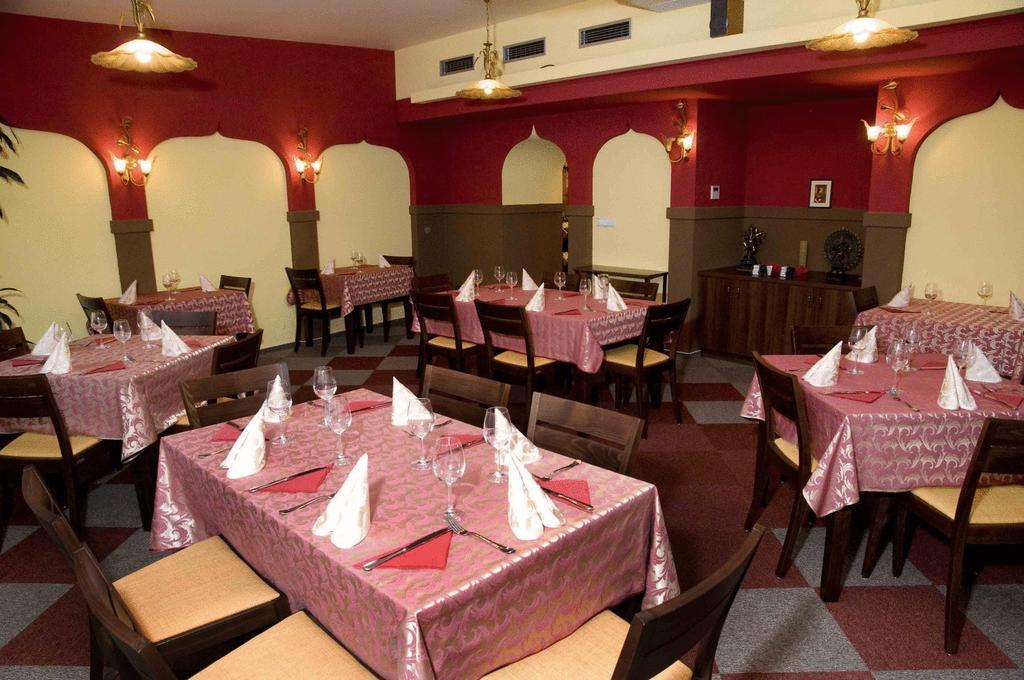 Hotel Satyam Brno Ngoại thất bức ảnh